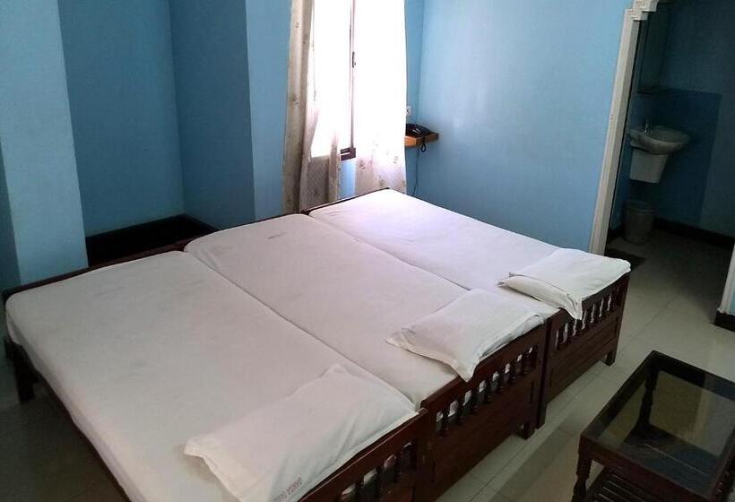 Standard Triple Room, Ganga Palace