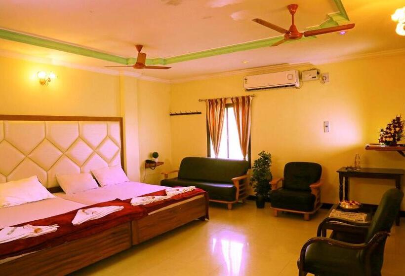 Standard Quadruple Room, Ganga Palace