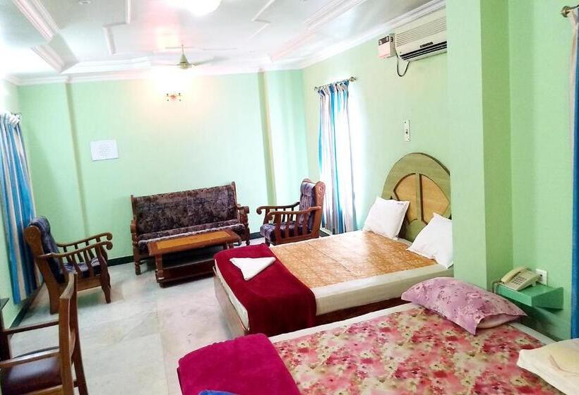 Четырехместный Номер Стандарт, Ganga Palace