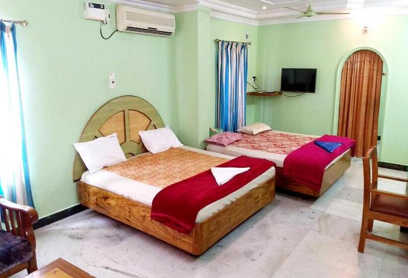 Standard Quadruple Room, Ganga Palace