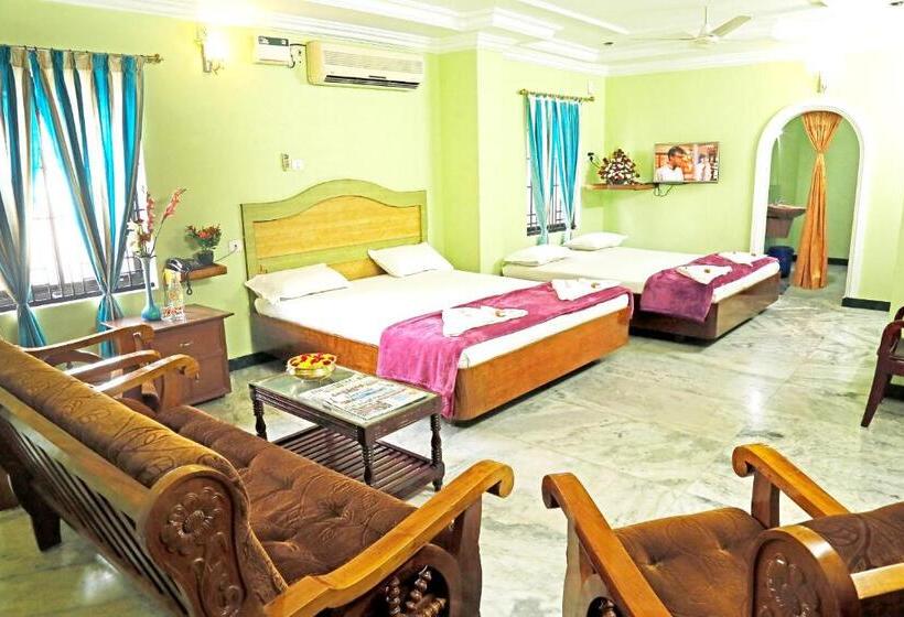 Четырехместный Номер Стандарт, Ganga Palace