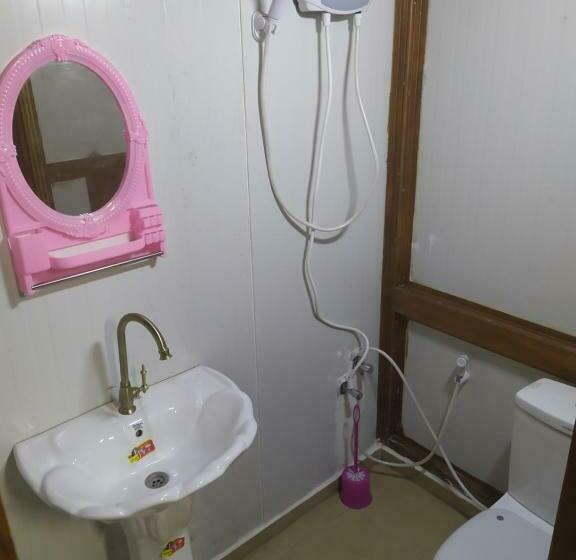اتاق لوکس سه تخته, Success Hostel