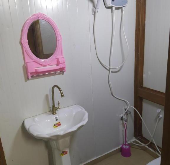 اتاق لوکس سه تخته, Success Hostel