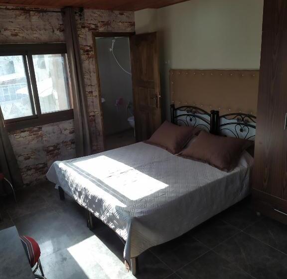 اتاق لوکس سه تخته, Success Hostel