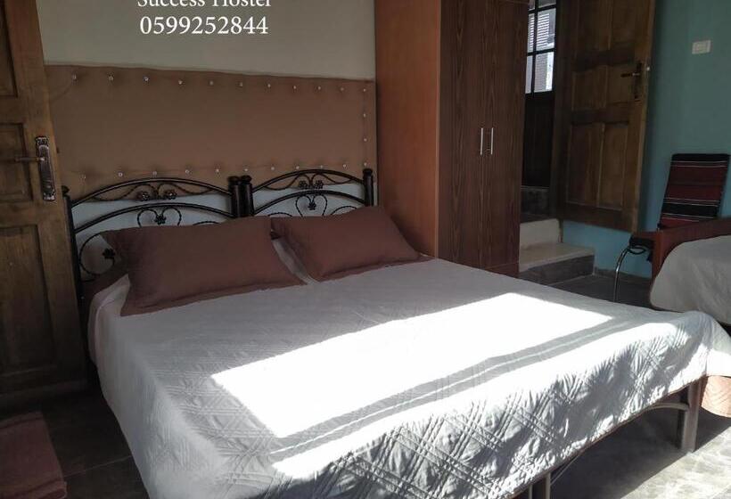 اتاق لوکس سه تخته, Success Hostel