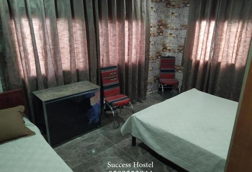 اتاق لوکس سه تخته, Success Hostel