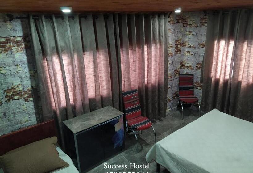 اتاق لوکس سه تخته, Success Hostel