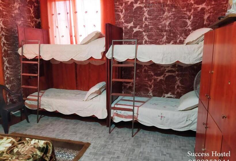 اتاق خانوادگی, Success Hostel