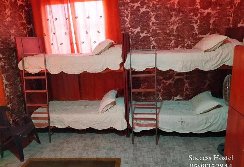 اتاق خانوادگی, Success Hostel