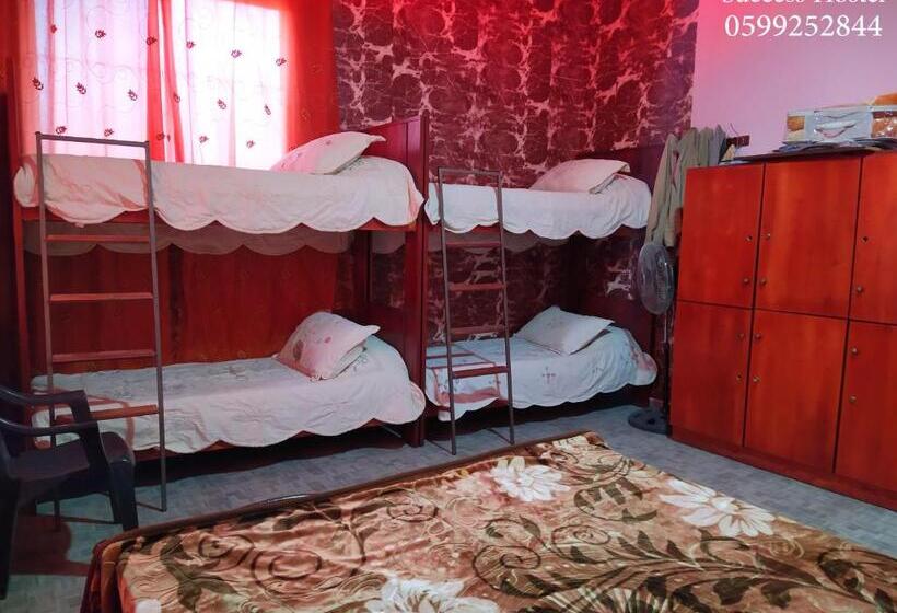 اتاق خانوادگی, Success Hostel