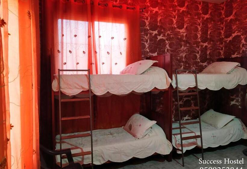 اتاق خانوادگی, Success Hostel