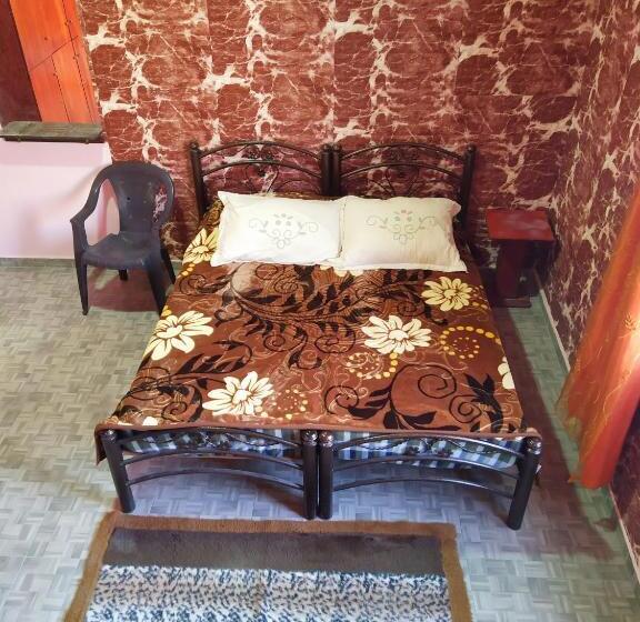 اتاق خانوادگی, Success Hostel