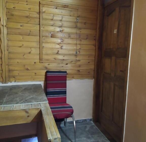 اتاق لوکس سه تخته, Success Hostel