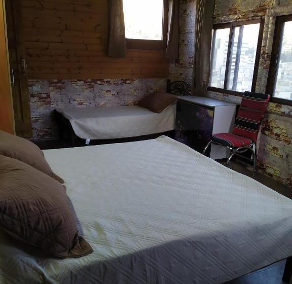 اتاق لوکس سه تخته, Success Hostel