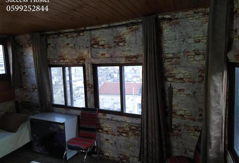 اتاق لوکس سه تخته, Success Hostel