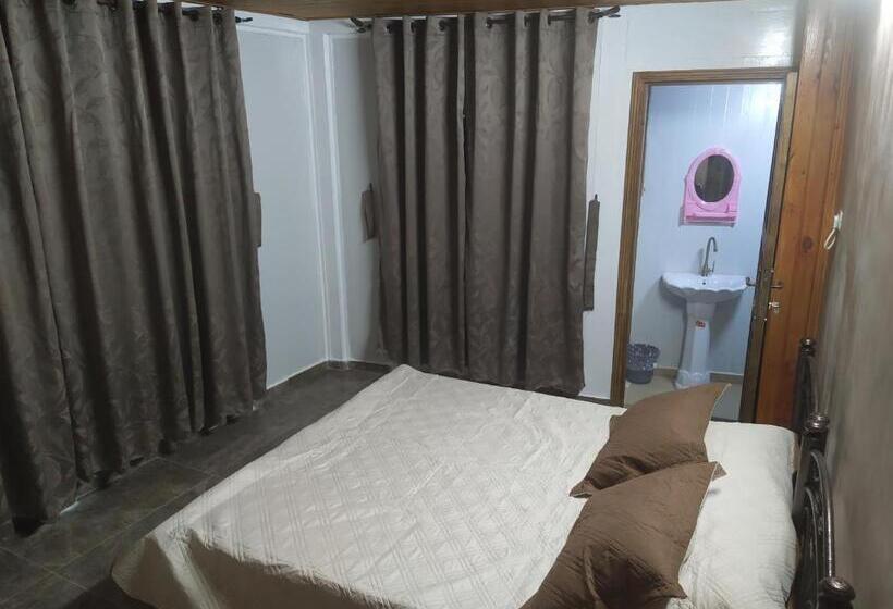 اتاق لوکس سه تخته, Success Hostel