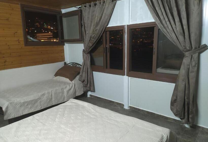 اتاق لوکس سه تخته, Success Hostel