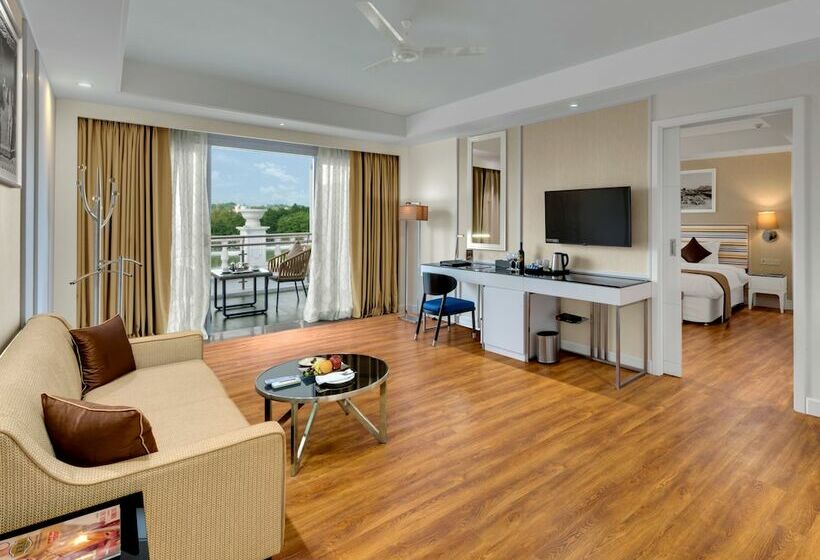 套房, Amanora The Fern Hotels & Club