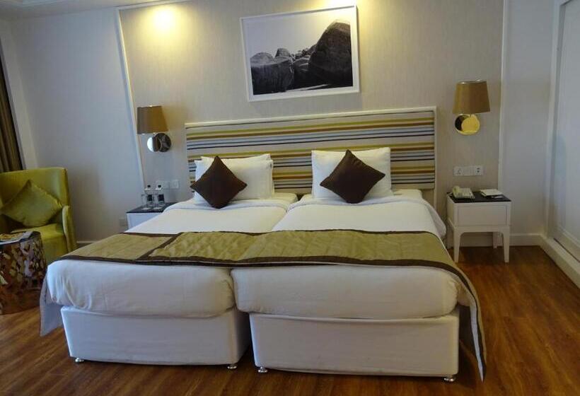 带花园景观高级房间, Amanora The Fern Hotels & Club
