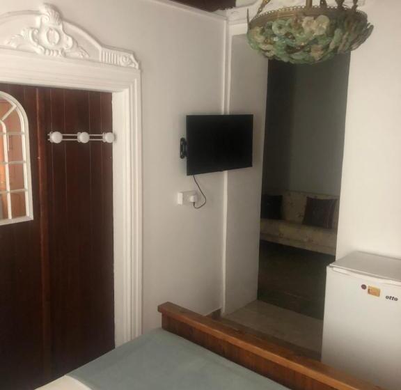 Camera Tripla Comfort, Villa Thermopilon