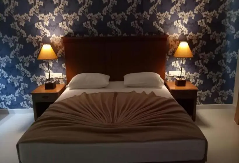 Deluxe Room with Balcony, Garden Beach Hotel Kalutara