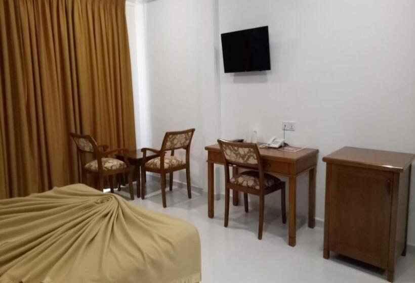 발코니 디럭스 룸, Garden Beach Hotel Kalutara