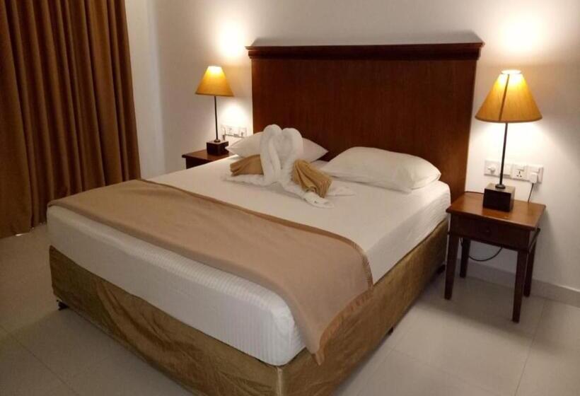 발코니 디럭스 룸, Garden Beach Hotel Kalutara