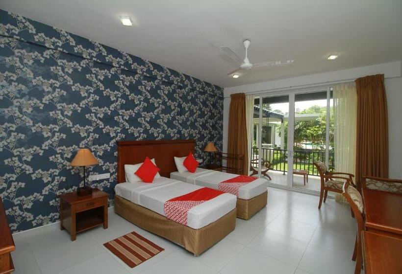 발코니 디럭스 룸, Garden Beach Hotel Kalutara