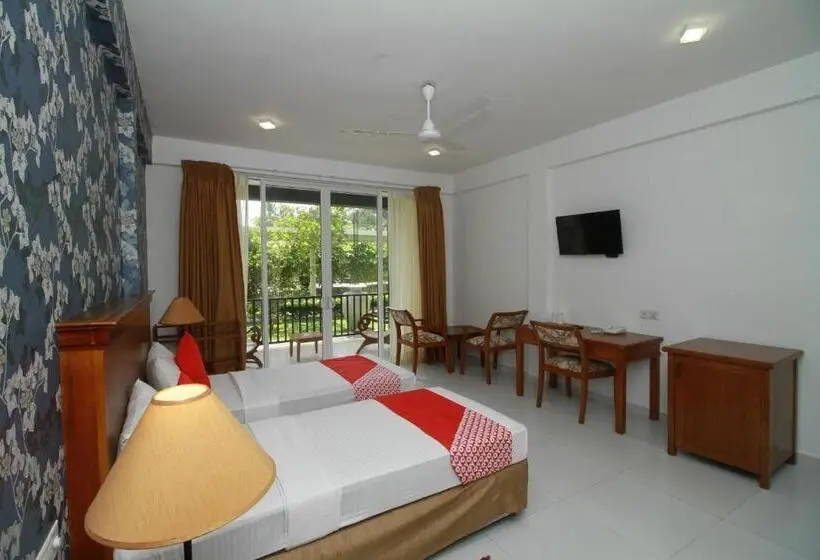 Deluxe Room with Balcony, Garden Beach Hotel Kalutara