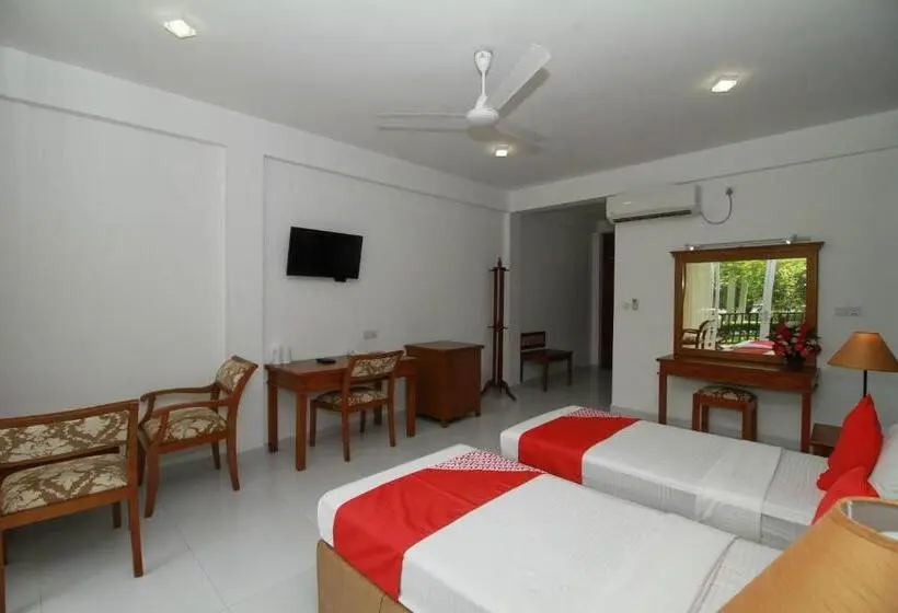 Deluxe Room with Balcony, Garden Beach Hotel Kalutara