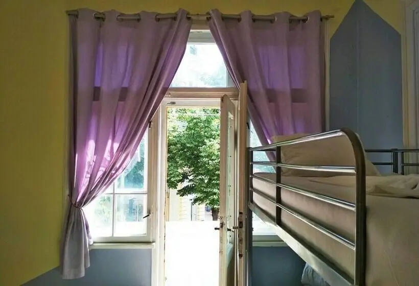 تختخواب در اتاق مشترک, Hostel Compass Burgas