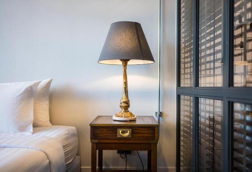 اتاق لوکس, Iron32