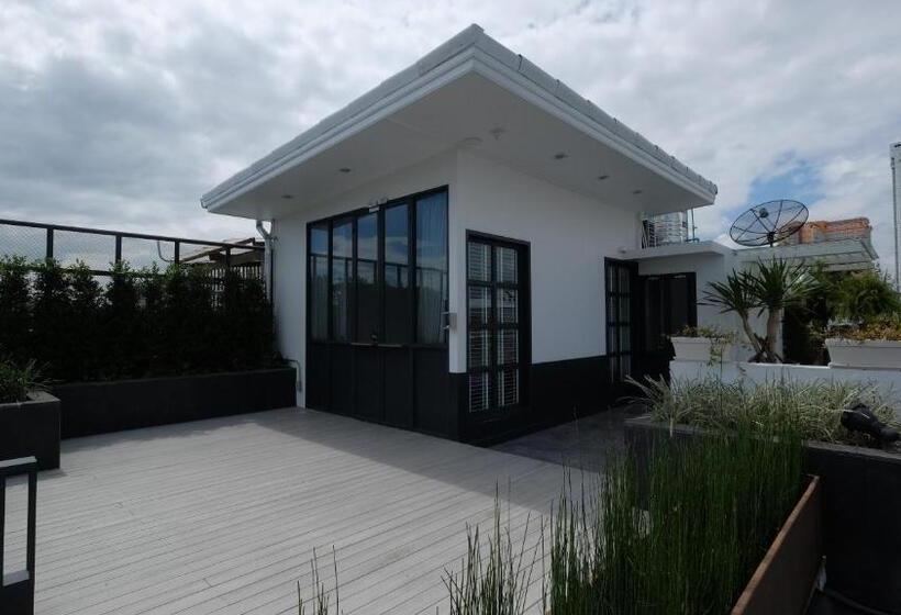 ویلای 1 خوابه, Iron32