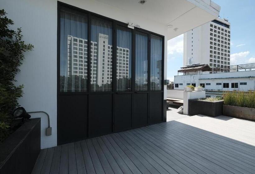 ویلای 1 خوابه, Iron32