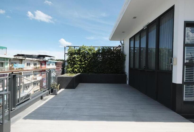 ویلای 1 خوابه, Iron32