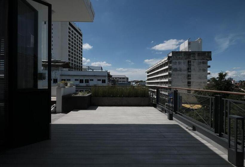 ویلای 1 خوابه, Iron32