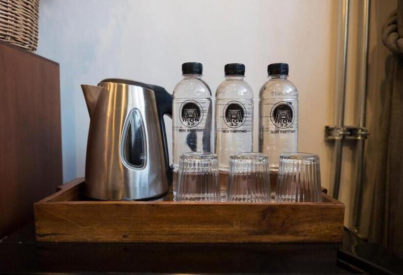 اتاق استاندارد سه نفره, Iron32