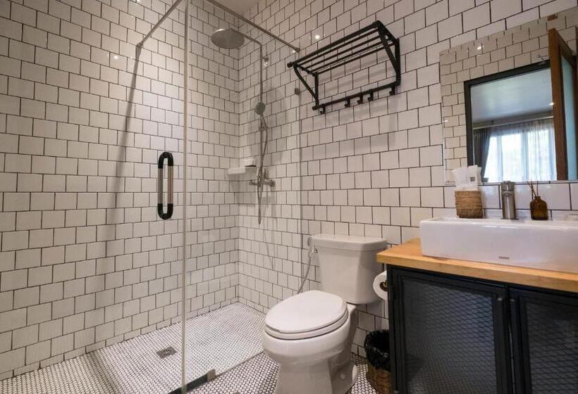 اتاق استاندارد سه نفره, Iron32