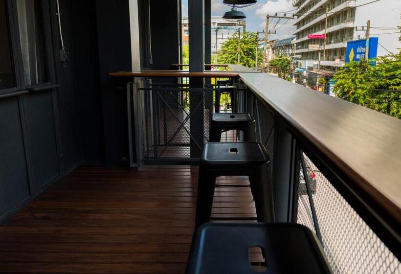 اتاق استاندارد سه نفره, Iron32