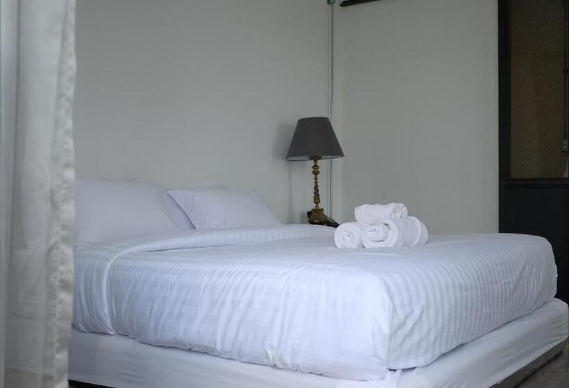 ویلای 1 خوابه, Iron32