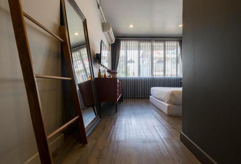 اتاق لوکس, Iron32