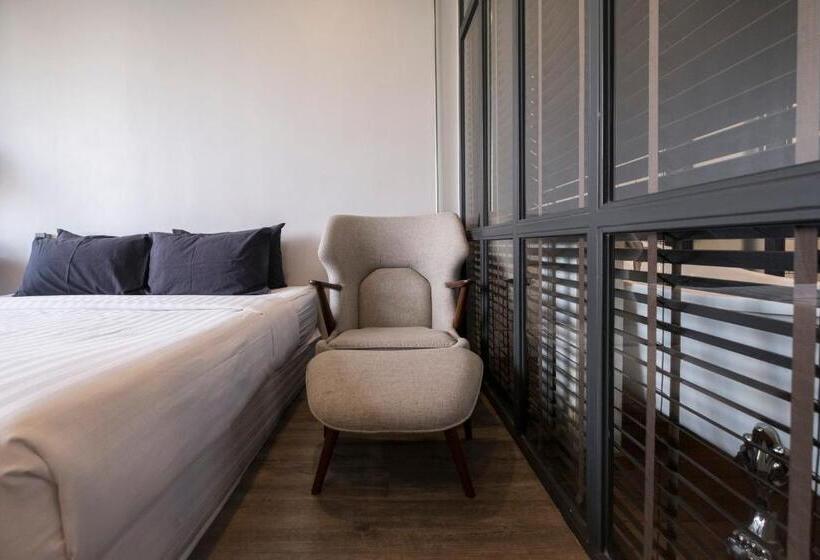 اتاق لوکس, Iron32