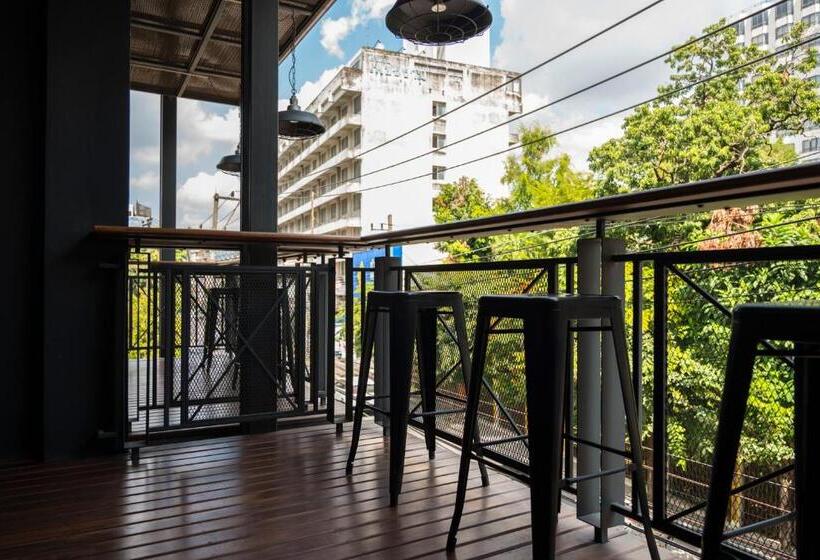 اتاق لوکس, Iron32