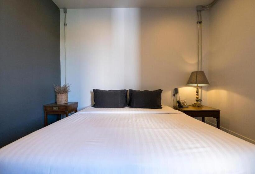 اتاق لوکس, Iron32