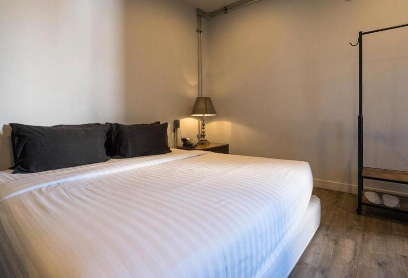 اتاق لوکس, Iron32