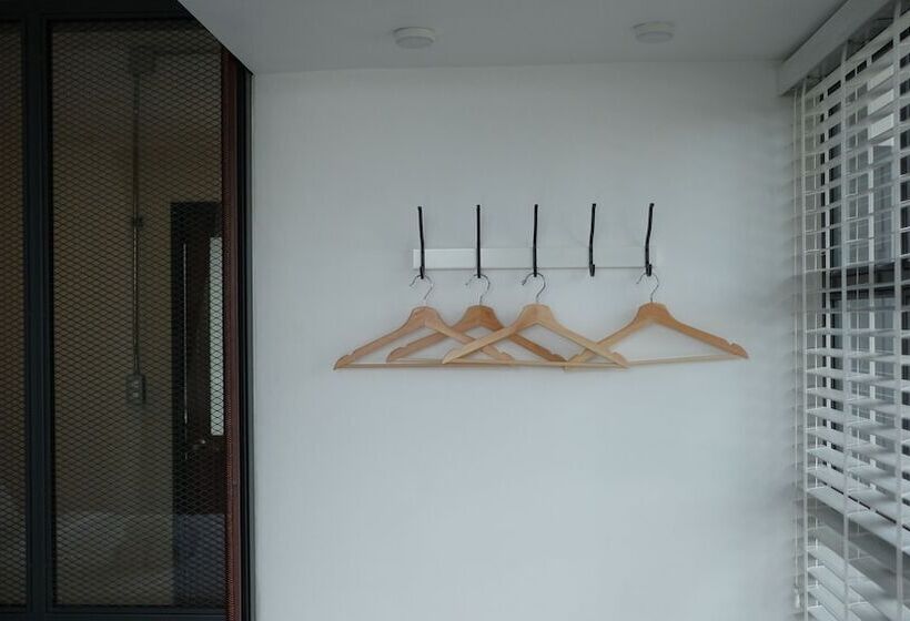 اتاق رمانتیک, Iron32