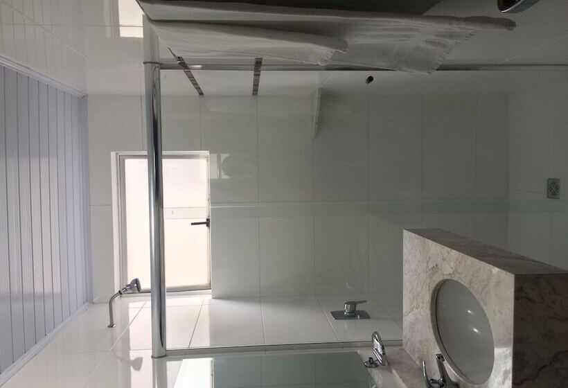 デラックストリプルルーム, Regente