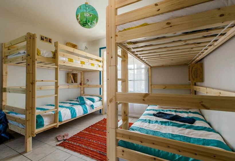 سرير فى غرفة مشتركه, Nami House