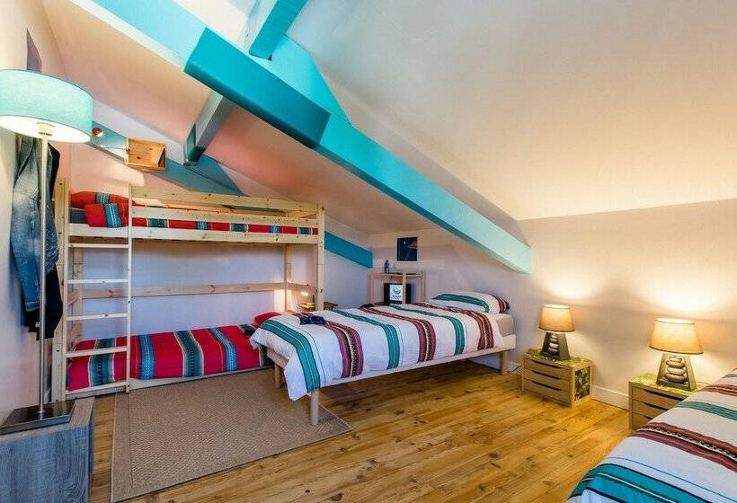 سرير فى غرفة مشتركه, Nami House