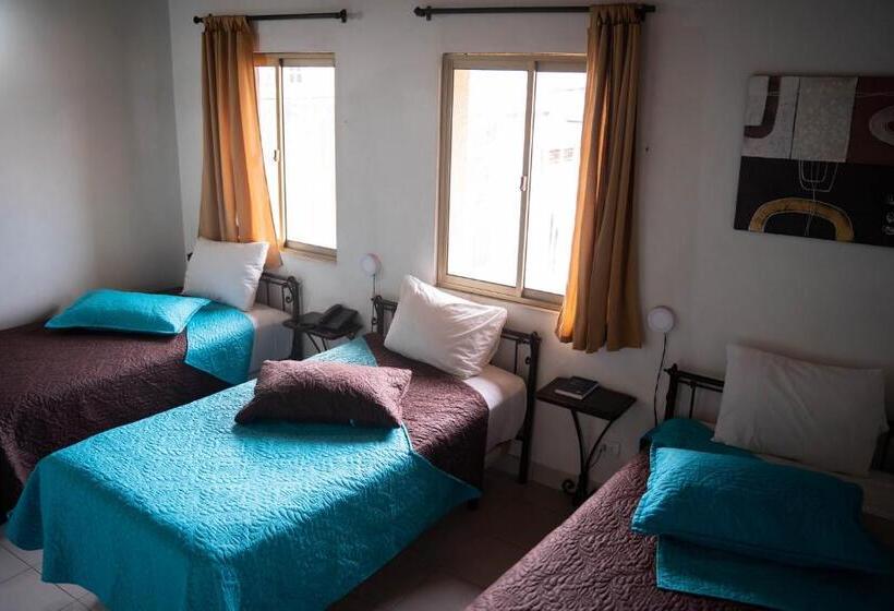 اتاق استاندارد سه نفره, Plaza Ca